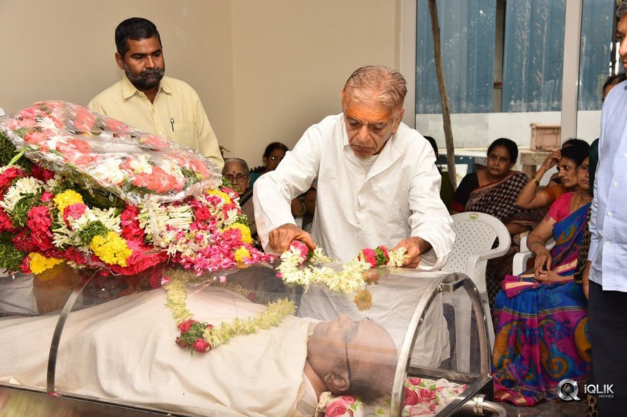Celebs-Pay-Condolences-to-C-Narayana-Reddy
